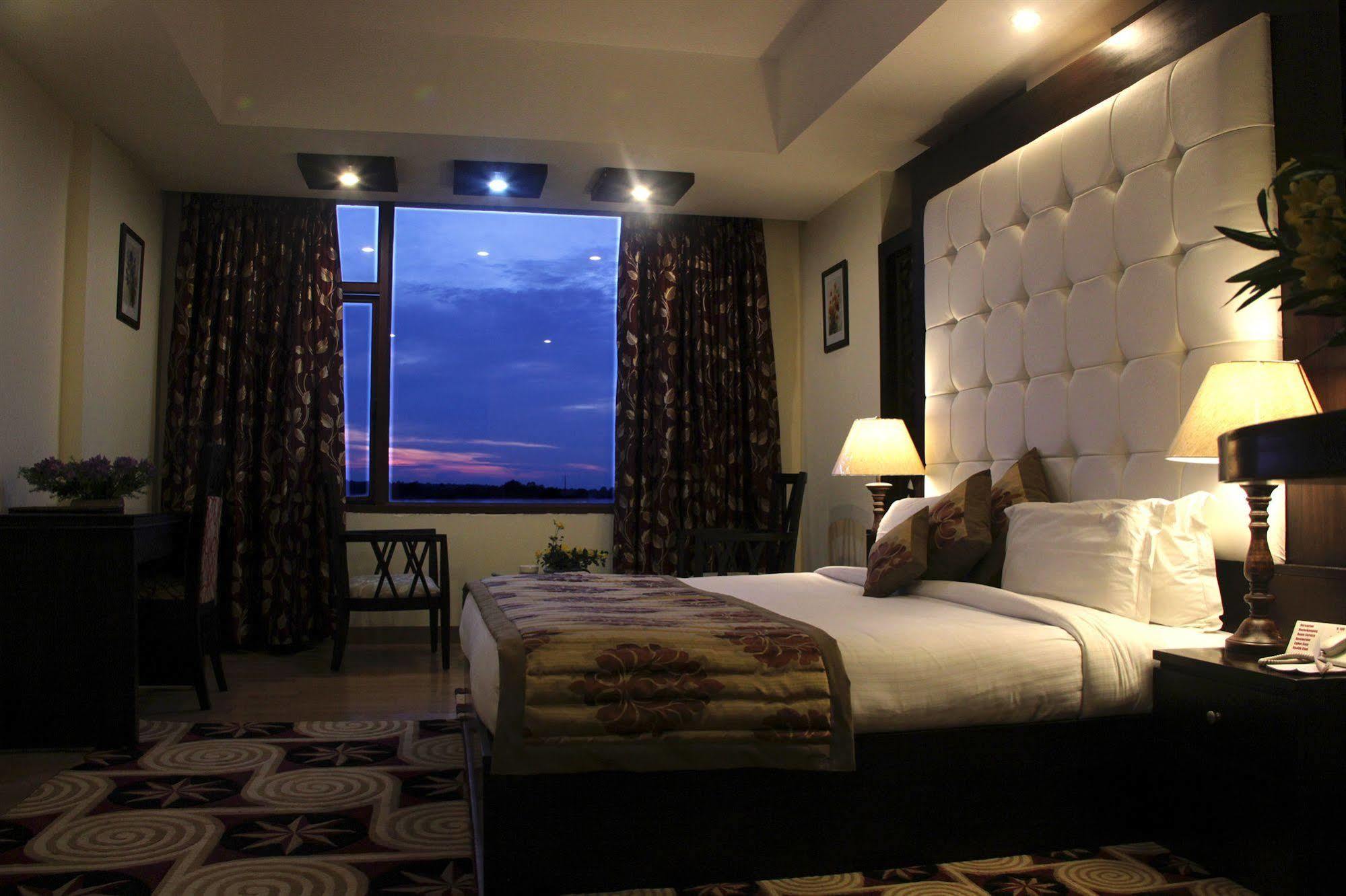 Hotel Softel Plaza Clement Town Dış mekan fotoğraf