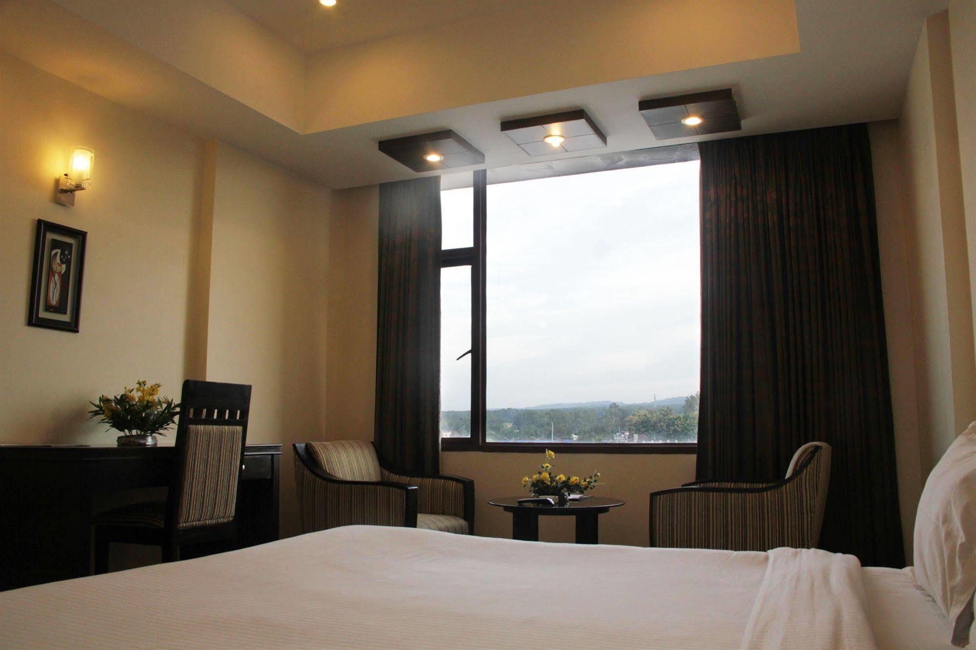 Hotel Softel Plaza Clement Town Dış mekan fotoğraf